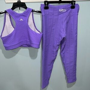 CROCO SKIN SCOOP TOP VIOLET               LEGGINGS CROPPED CAPRI VIOLET SET